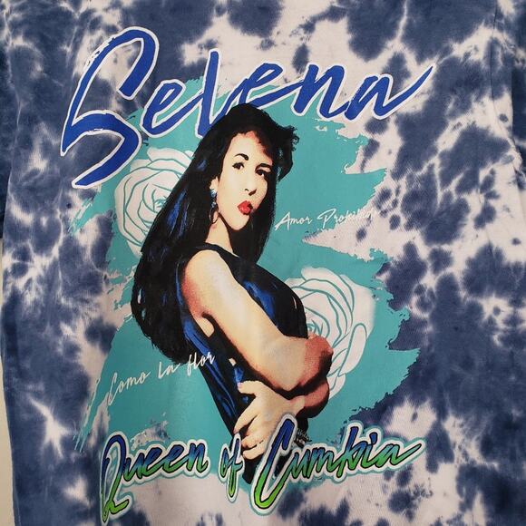 New Selena Official Merchandise Queen of Cumbia Tie Dye Graphic Logo T-Shirt Top - Picture 5 of 8